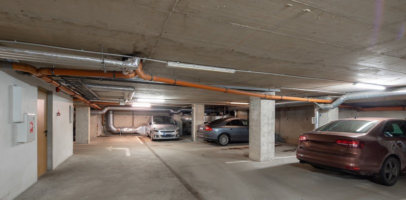 Tiefgaragenstellplatz In Der Nhenull